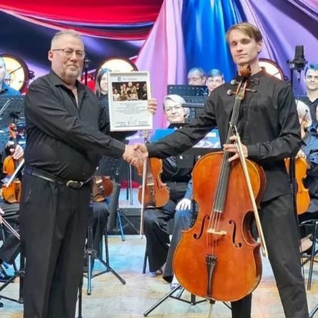 Фонд Спивакова передал уникальную виолончель для студентов-стажеров Липецкого оркестра